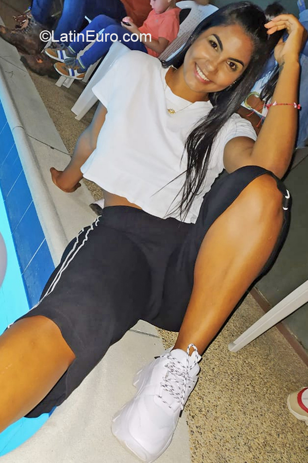 Date this fun Colombia girl Genesis from Girarad ot CO27704