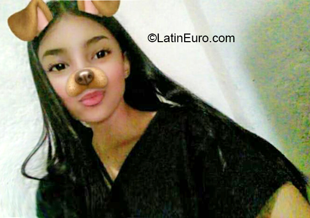 Date this happy Venezuela girl Sofya from Los Teques VE3281