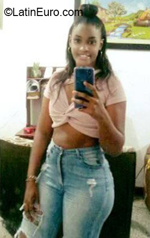 Date this beautiful Colombia girl Yuliana from Cali CO27739