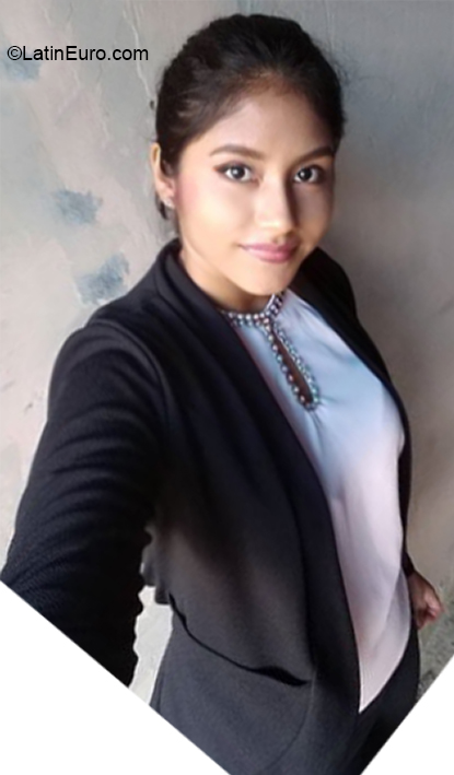 Date this happy Ecuador girl Cecabel from Guayaquil EC552