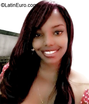 Date this nice looking Colombia girl Luz Mar from Cali CO27845