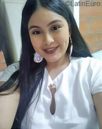 Date this delightful Colombia girl Genesis from Medellin CO27892