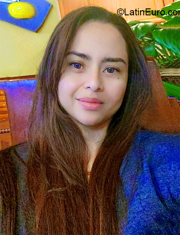 Date this nice looking Colombia girl Rubi from Pasto CO27894