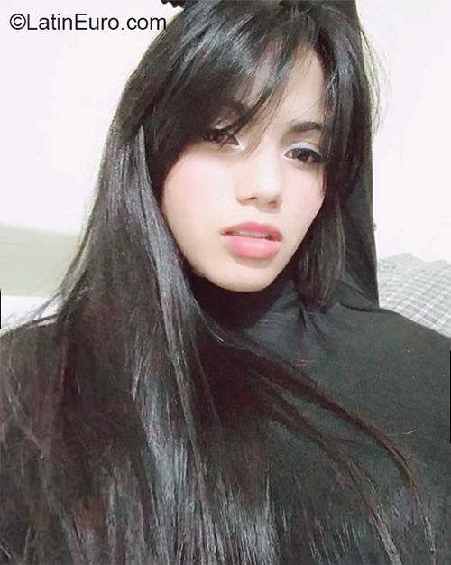 Date this happy Colombia girl Sarha from Colombia CO27933