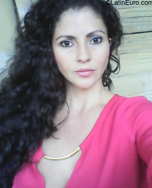Date this foxy Colombia girl Bianca from Armenia CO27942