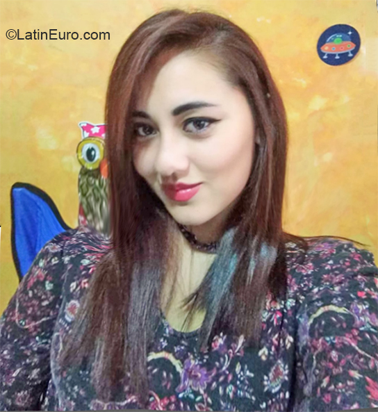 Date this beautiful Colombia girl Jennifer from Bogota CO27948