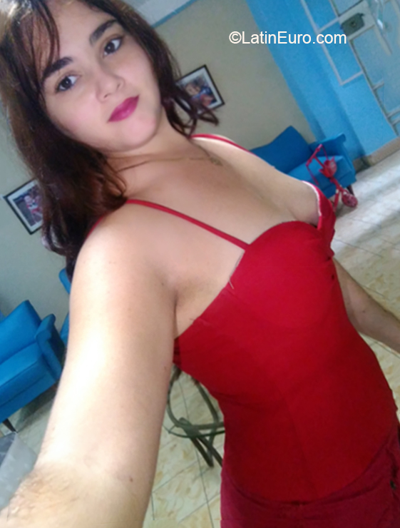 Date this stunning Cuba girl Camila from Havana CU705