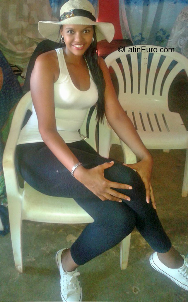 Date this happy Venezuela girl Gradivis from Caracas VE3343