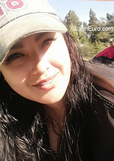 Date this gorgeous Colombia girl Carolina from Bogota CO28028