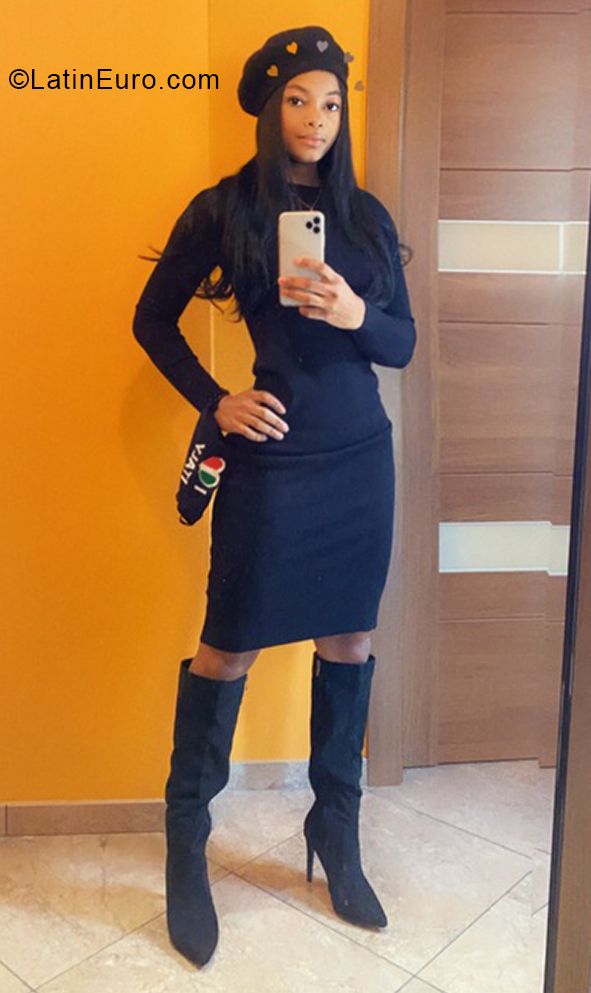 Date this stunning Italy girl Maria isabel from Melfi IT325