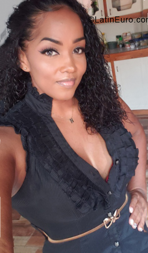 Date this happy Costa Rica girl Nancy from Limon CR412