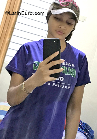 Date this hard body Dominican Republic girl Maria from Santo Domingo DO38512