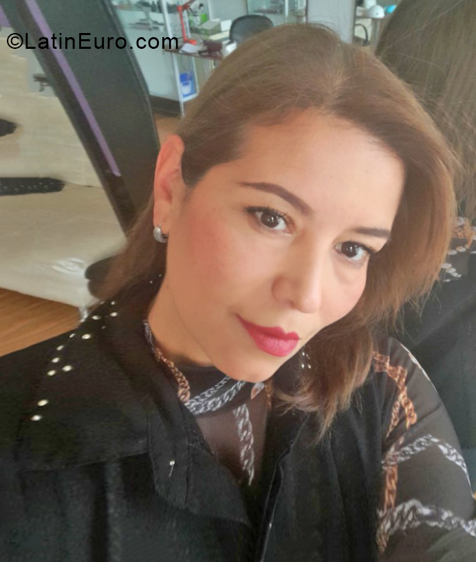 Date this gorgeous Colombia girl Diana from Bogota CO28152