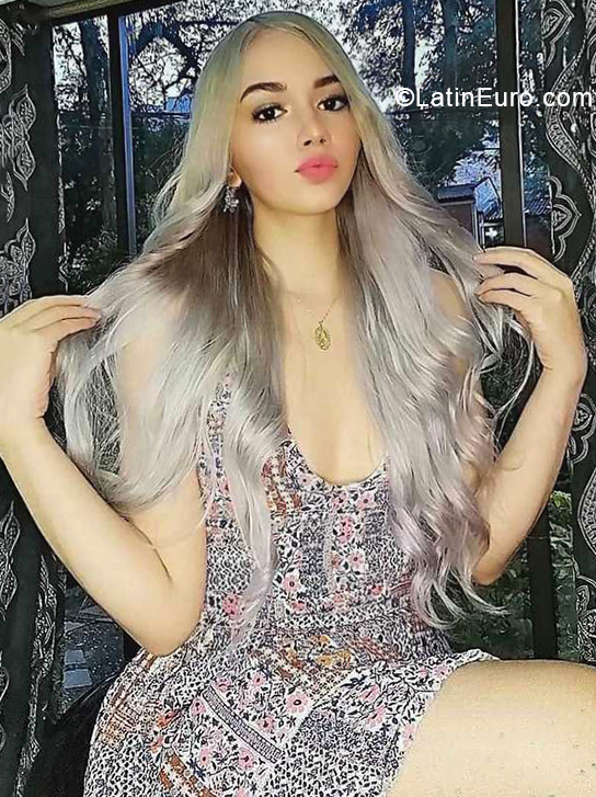 Date this georgeous Colombia girl Daniela from Medellin CO28147