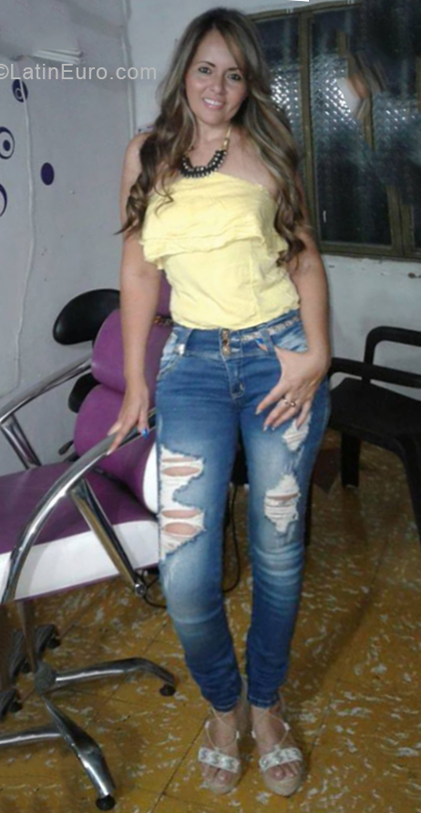 Date this lovely Colombia girl Martha from Cali CO28178