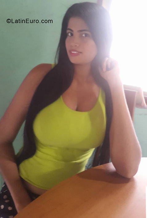 Date this cute Venezuela girl Vanessa from Ciudad Guayana VE3375