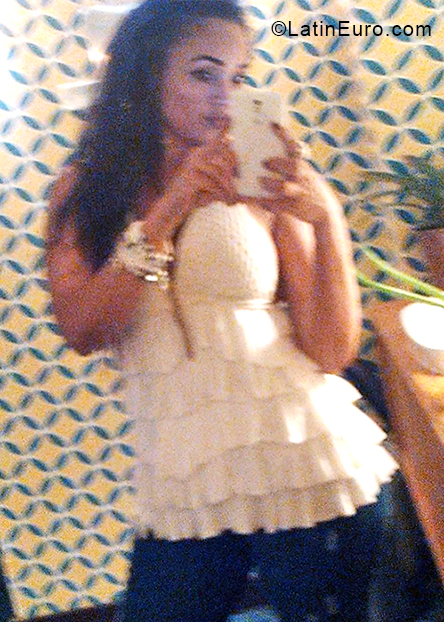 Date this charming Colombia girl Manuela from Medellin CO28208