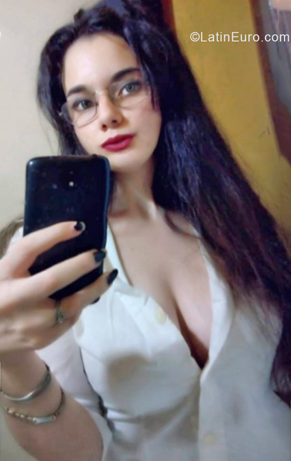 Date this passionate Argentina girl Flor from Concordia AR490