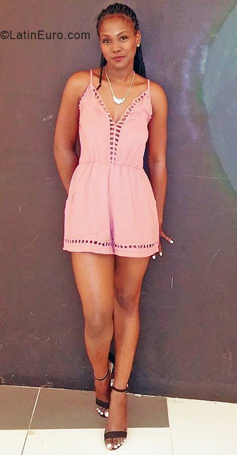 Date this pretty Dominican Republic girl Claudia from La Romana DO38560