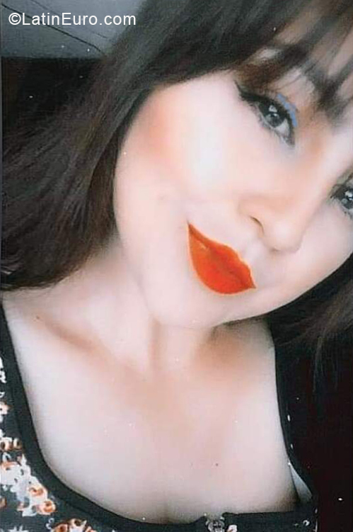 Date this sultry Ecuador girl Mary from Quito EC574