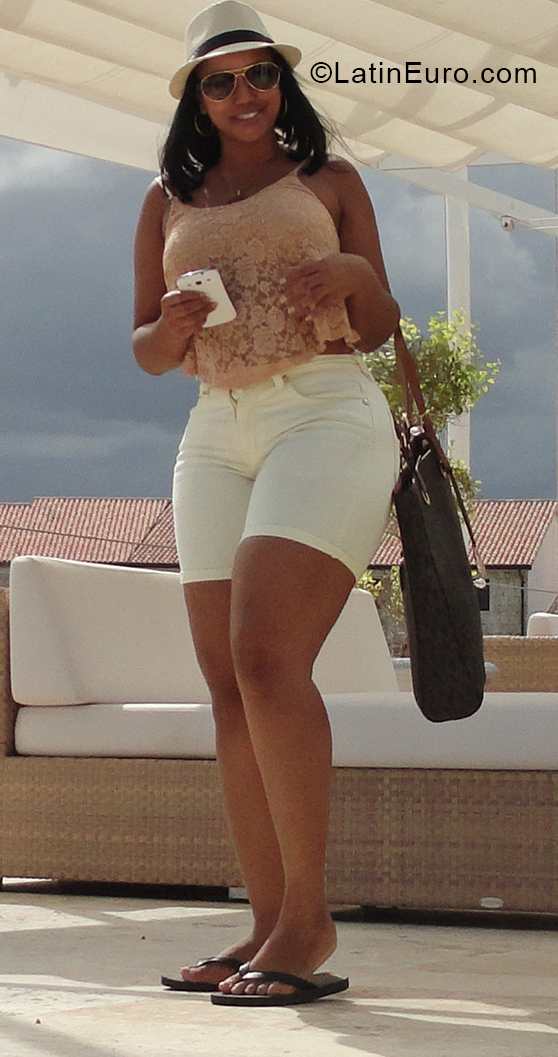 Date this passionate Dominican Republic girl Yen from Santo Domingo DO38573