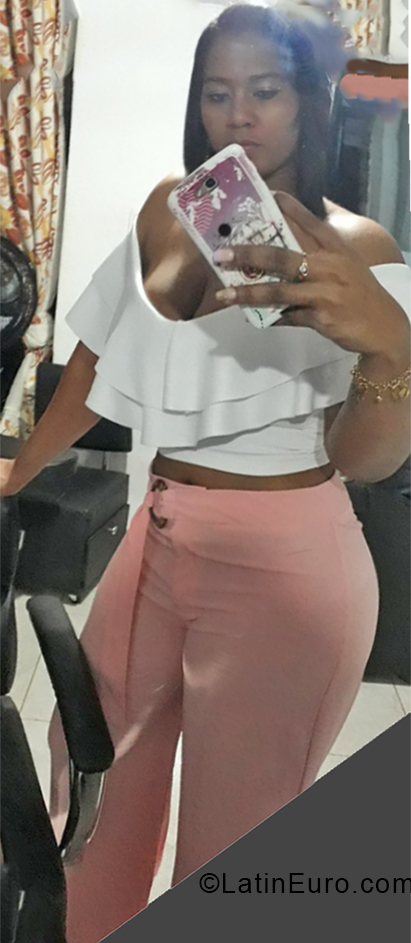 Date this charming Colombia girl Carolina from Cali CO28278