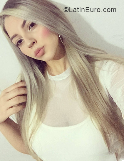 Date this hard body Colombia girl Estefany from Medellin CO28296