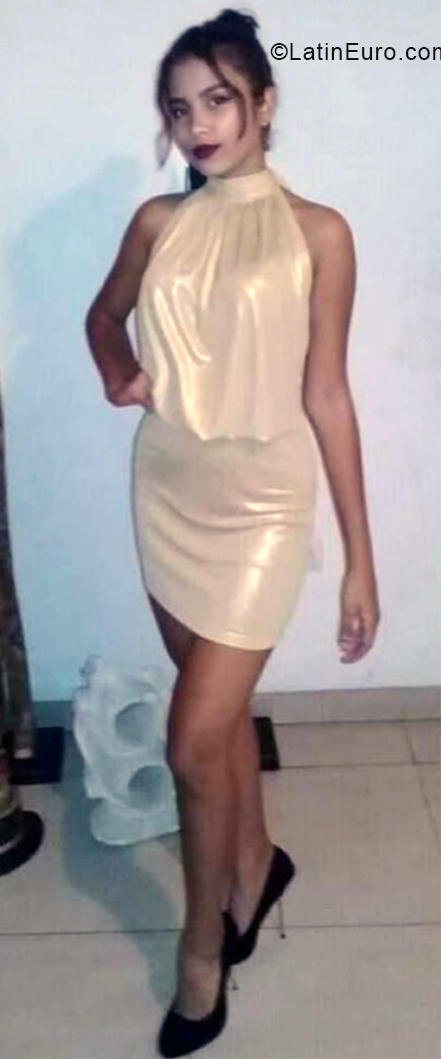 Date this beautiful Venezuela girl Vanessa from Valencia VE3407