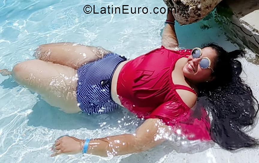 Date this attractive Dominican Republic girl Penelope from Santiago DO38603
