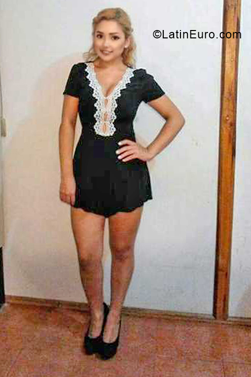 Date this hard body Colombia girl Valeria from Cali CO30511