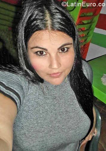 Date this charming Colombia girl Mia from Bucaramanga CO28345
