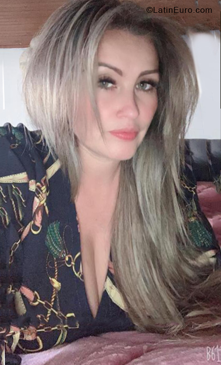 Date this sultry Colombia girl Pilar from Bogota CO28366