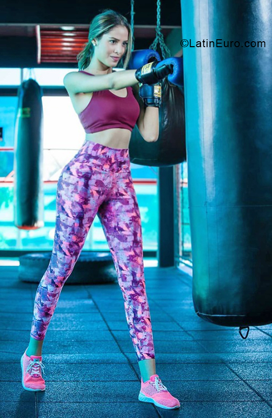 Date this georgeous Colombia girl Valentina from Bogotá CO28389