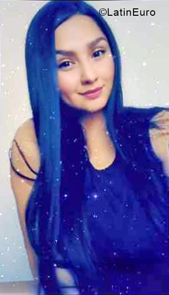 Date this gorgeous Colombia girl Julie from Bogota CO28416