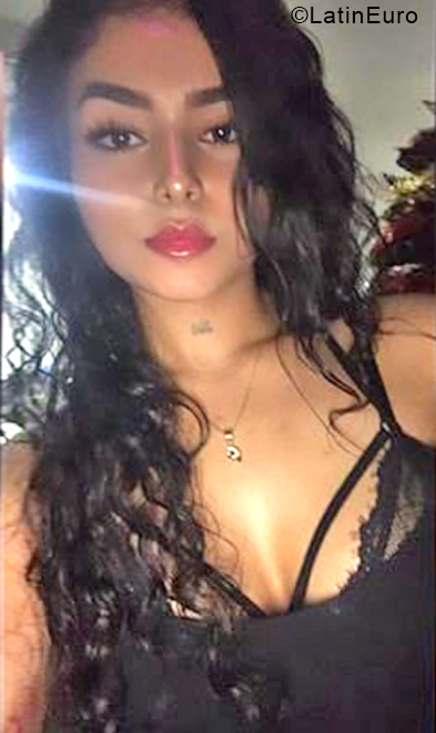 Date this athletic Colombia girl Valentina from Medellin CO28437