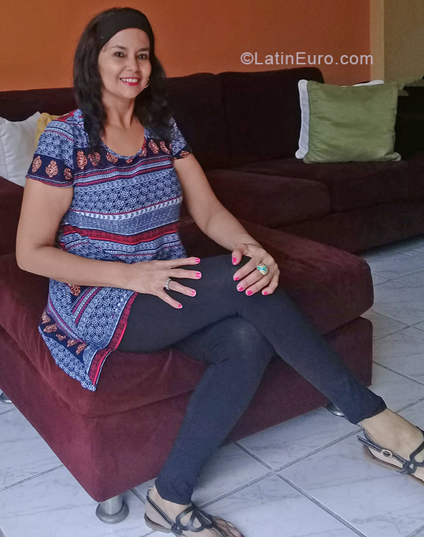 Date this hot Colombia girl Linda from La Plata CO29113