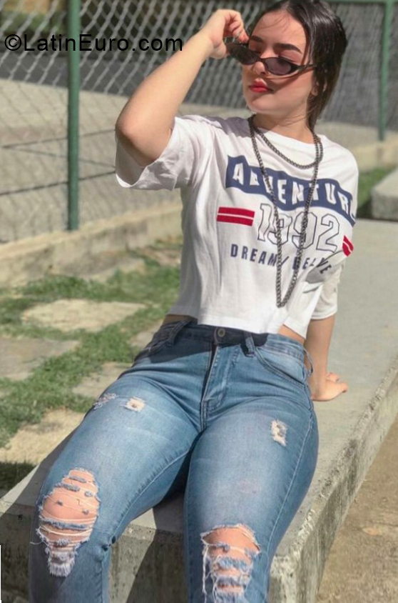 Date this attractive Venezuela girl Milena from Barquisimeto VE3463