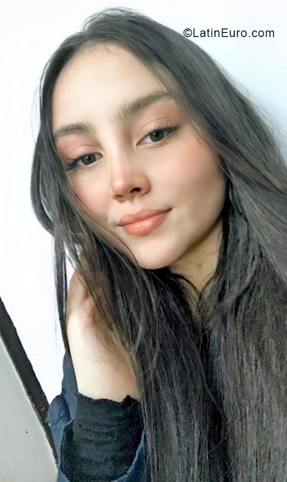 Date this attractive Colombia girl Juli from Bogota CO29706