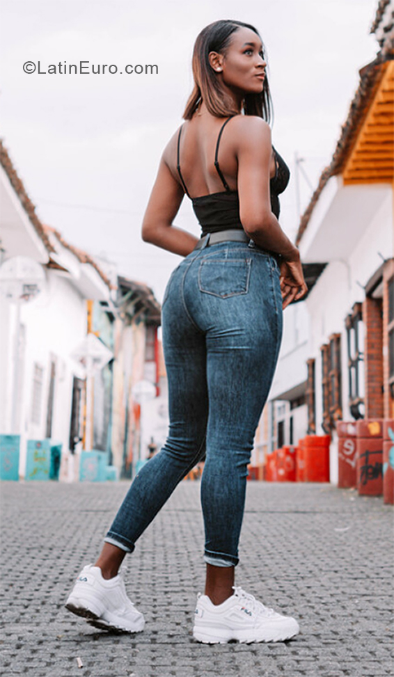 Date this fun Colombia girl Daniela from Cali CO28502