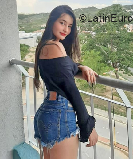 Date this foxy Dominica girl Isabella from  DM207