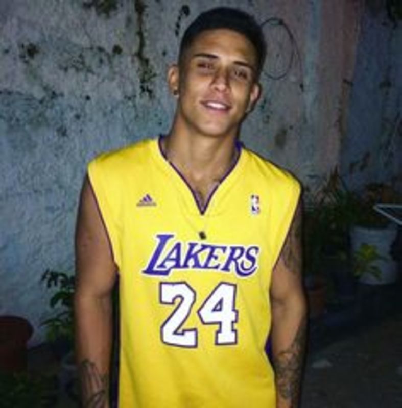 Date this beautiful United States man Cris from Santo Domingo US20947