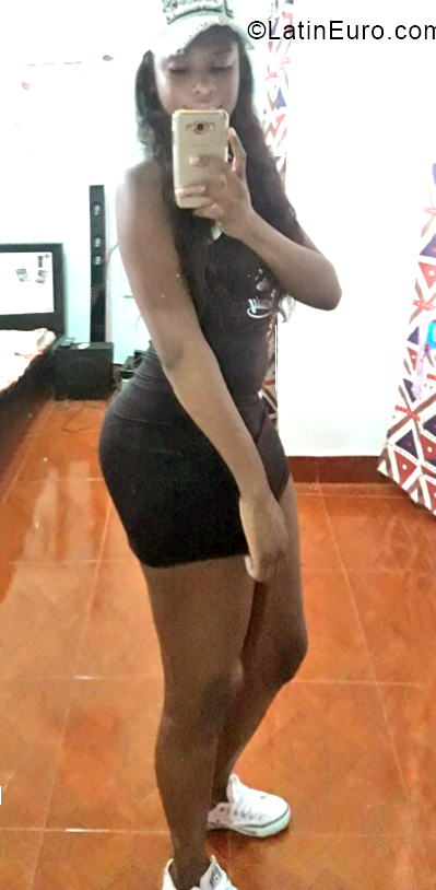 Date this voluptuous Colombia girl Libet from Buenaventura CO30648