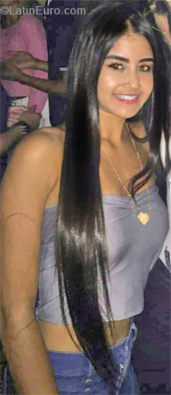 Date this stunning Venezuela girl Yaritza from Caracas VE3481