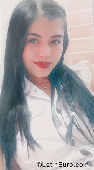 Date this tall Colombia girl Lorena from Bogota CO28565