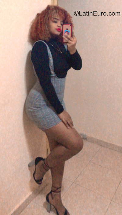 Date this funny Dominican Republic girl Ankelys from Santo Domingo DO38773