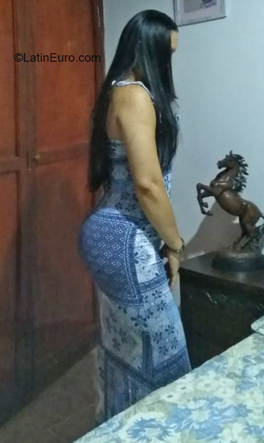 Date this nice looking Colombia girl Viviana from Cali CO28576