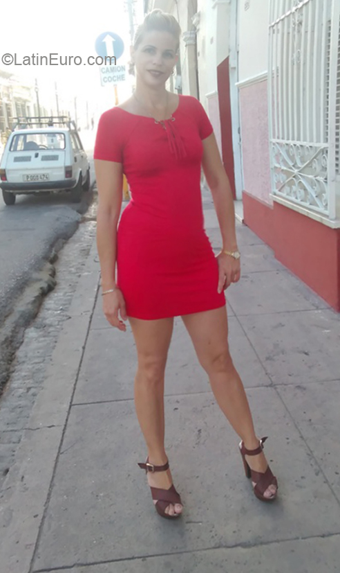 Date this young Cuba girl Ailyn from Cienfuegos CU726