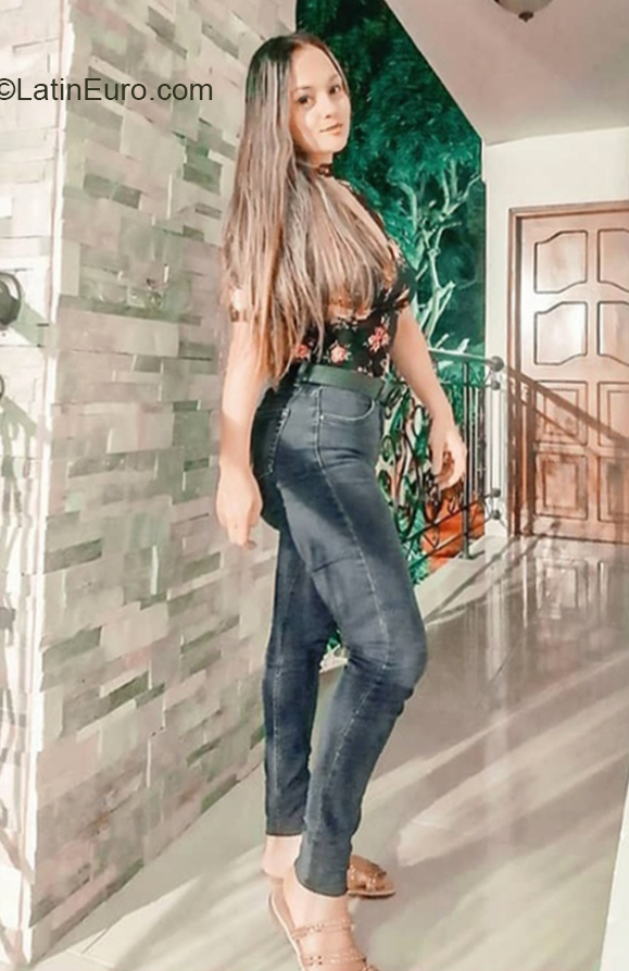 Date this athletic Colombia girl Mayra from Barranquilla CO28596