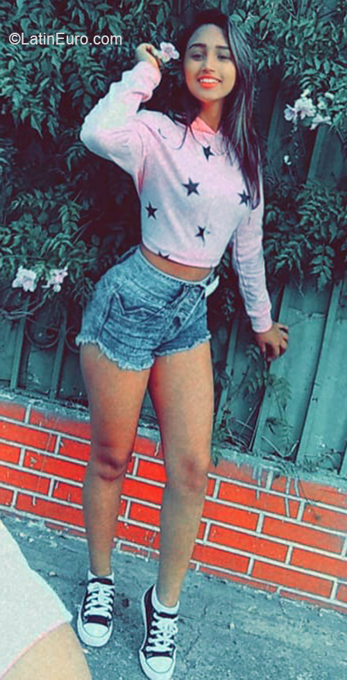 Date this young Venezuela girl Daniela from Chacao VE3495