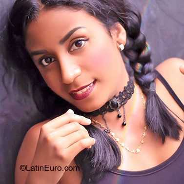 Date this pretty Colombia girl Daniela from Cali CO28640